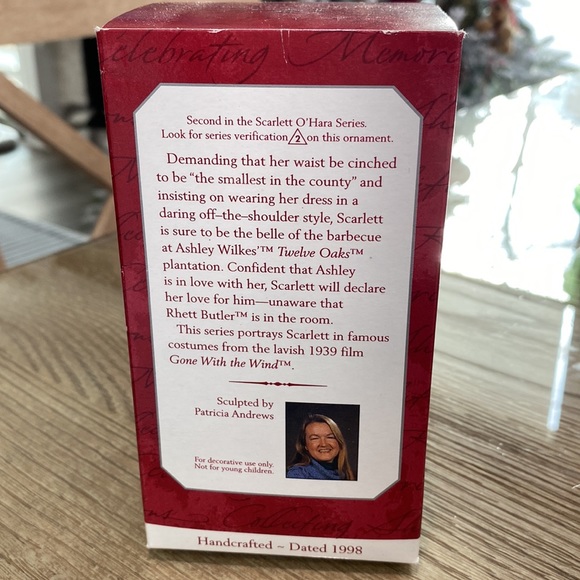 1998 Scarlett O'Hara Hallmark Keepsake ornament - Picture 4 of 4